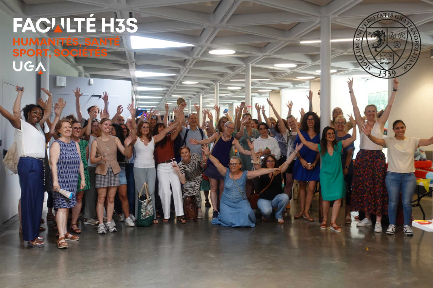 Les personnels de la Faculté H3S dans la Galerie des amphis